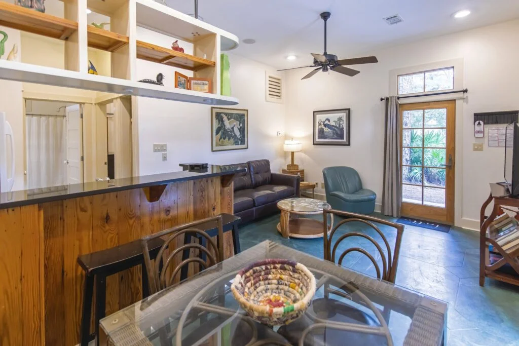 Flat 2 is on the first floor right next to the office. With leather couches and tile floor to make it pet-friendly