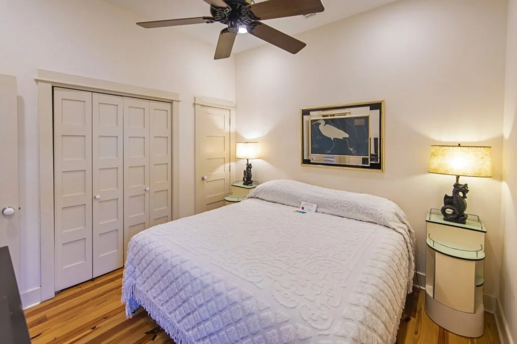 The flat 3 bedroom has a TV and closet full of extra linens and pillows to ensure a a comfrotable stay.