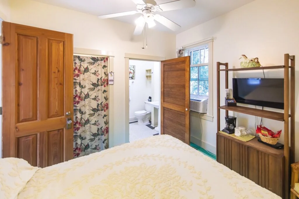 Magnolia has a TV, coffee maker and coffee. To help you be comfortable every morning and night!