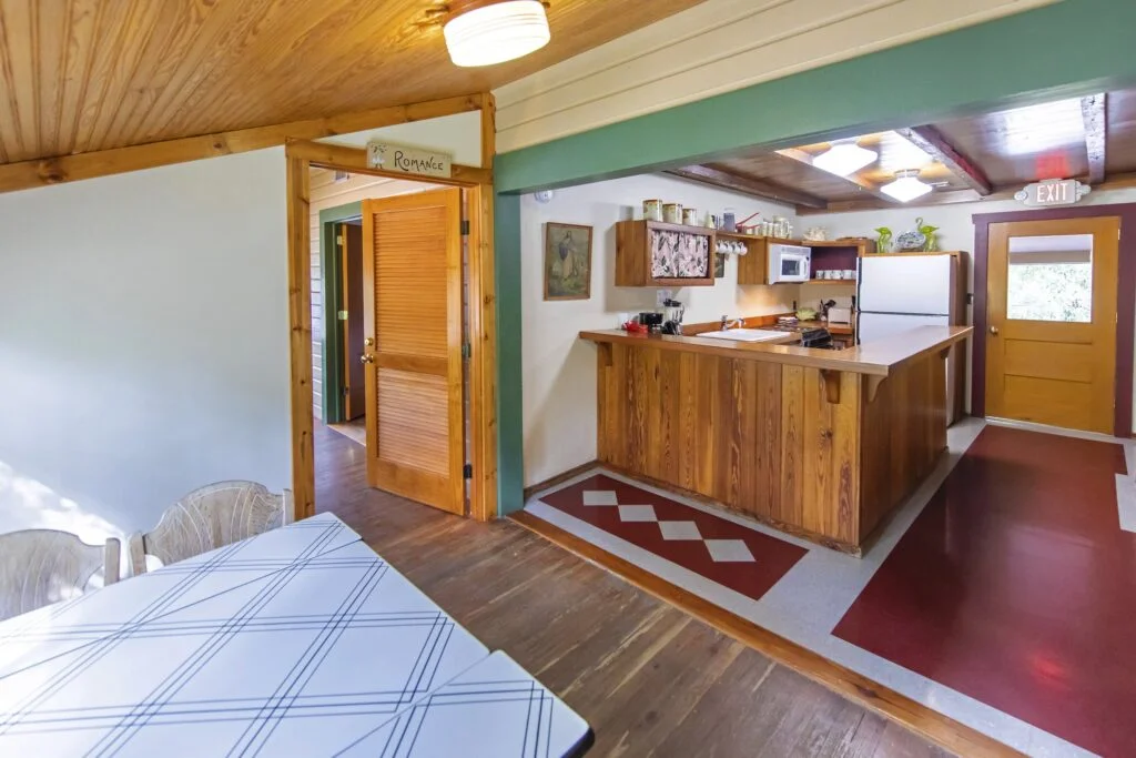 Romance Room has a shared kitchen with the Tropical Bird Room